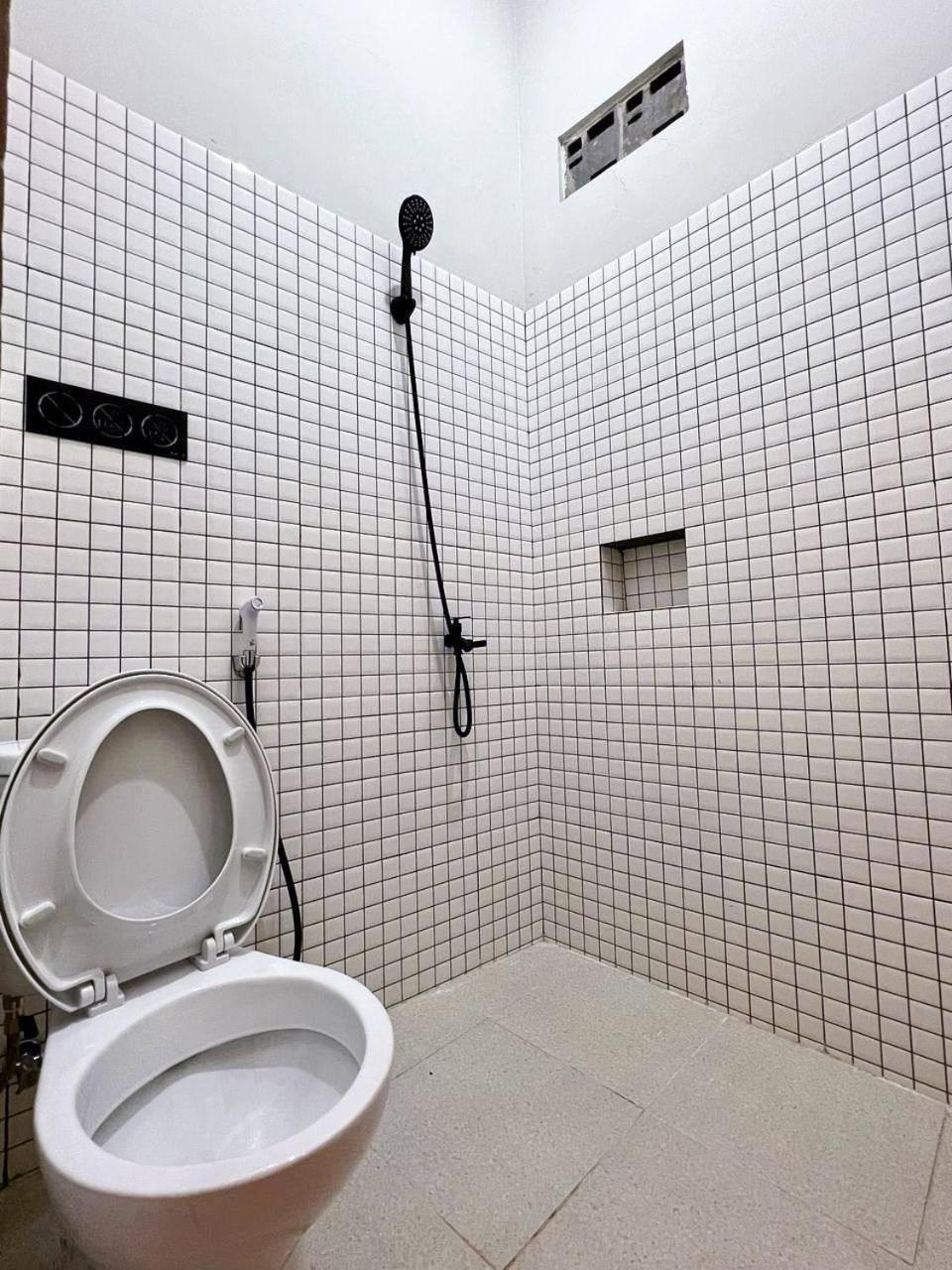 Ap Living Grand Kamala Lagoon Bekasi Buitenkant foto